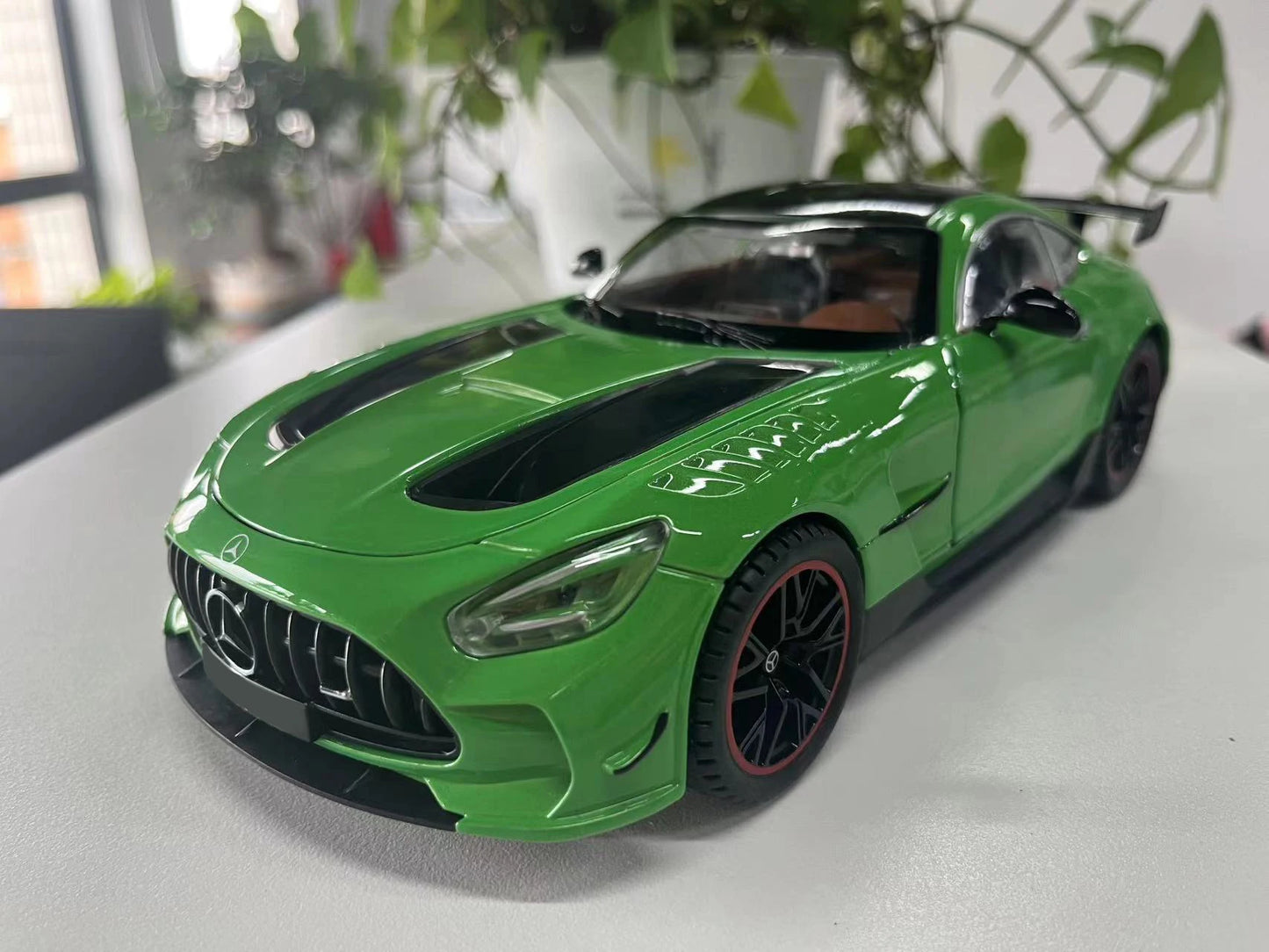 Mercedes Benz GT-R 1:18